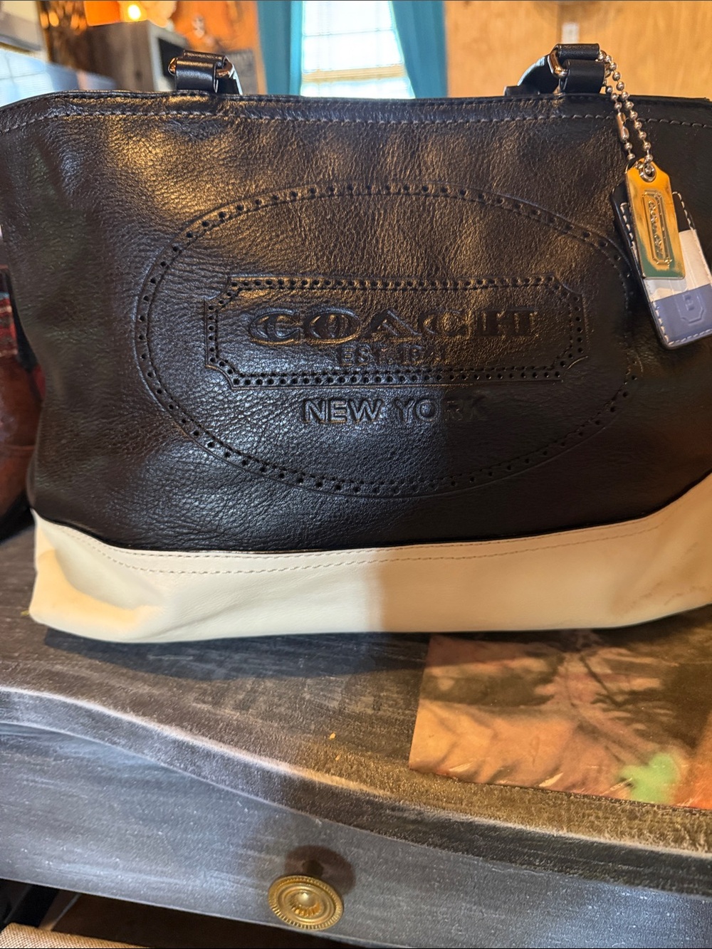 Coach Hampton Weekend Embossed - Picture 9 of 9